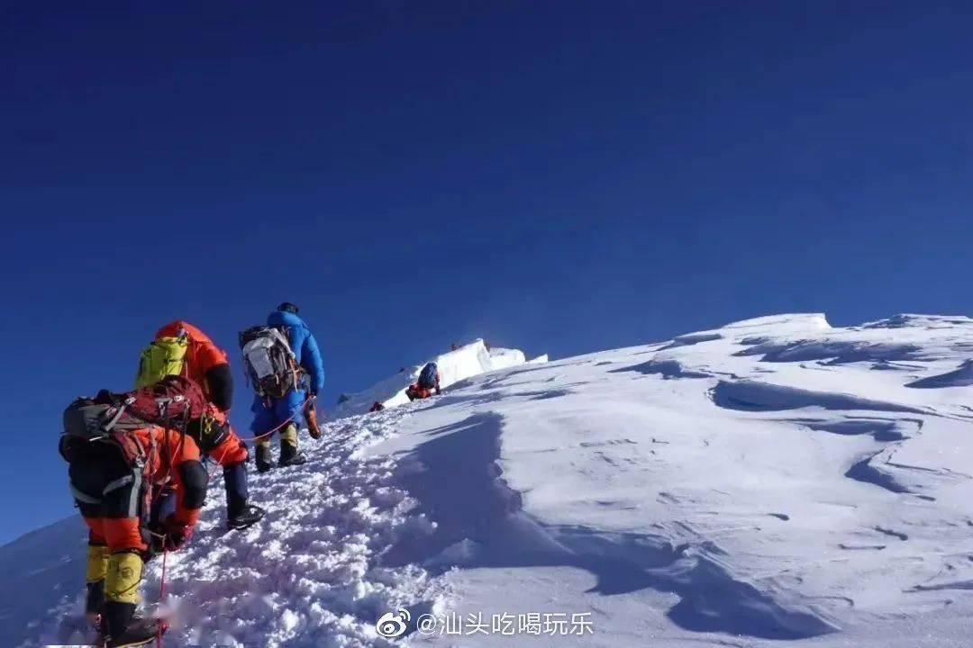 884886米汕头男子成功登顶珠峰身体力行为汕头2021亚青会助力