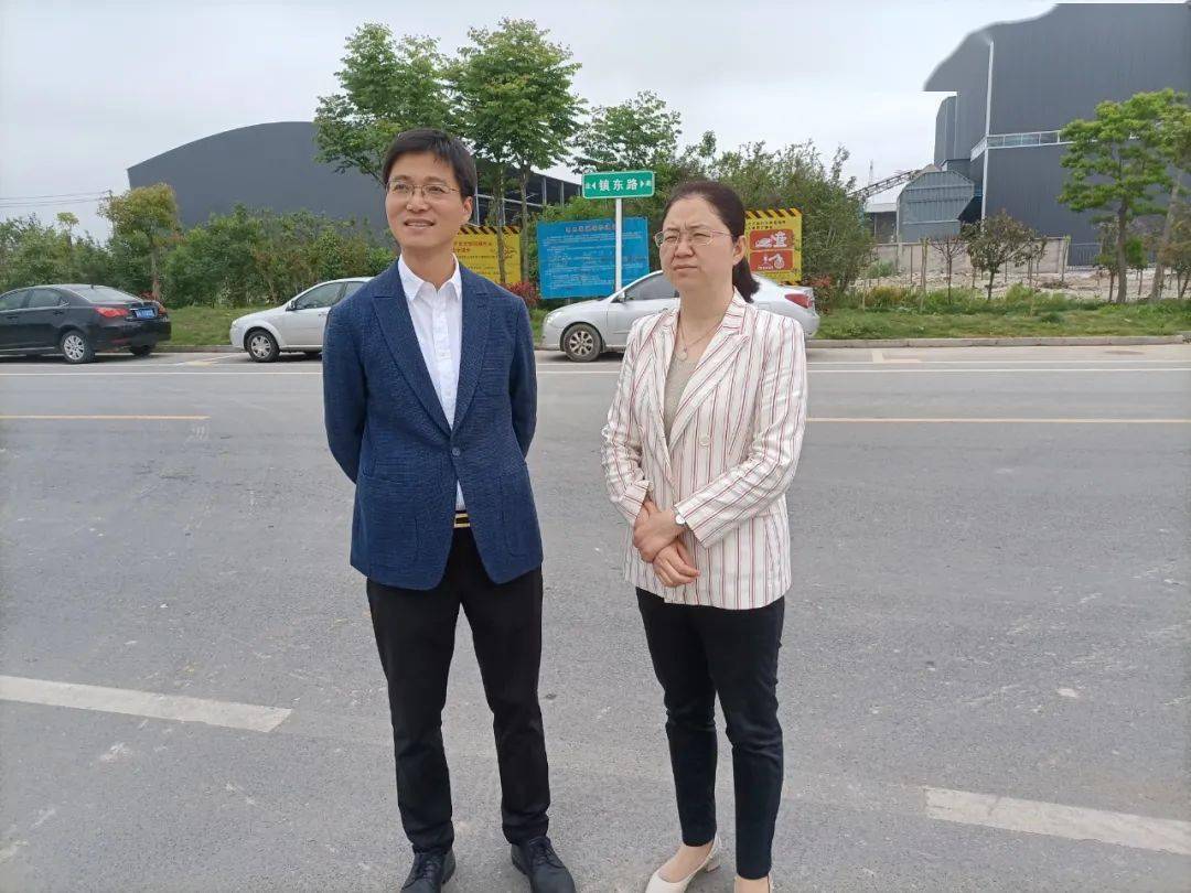 市监委委员马宝元,市委组织部公务员二科科长李悦蓉以及界首镇党委