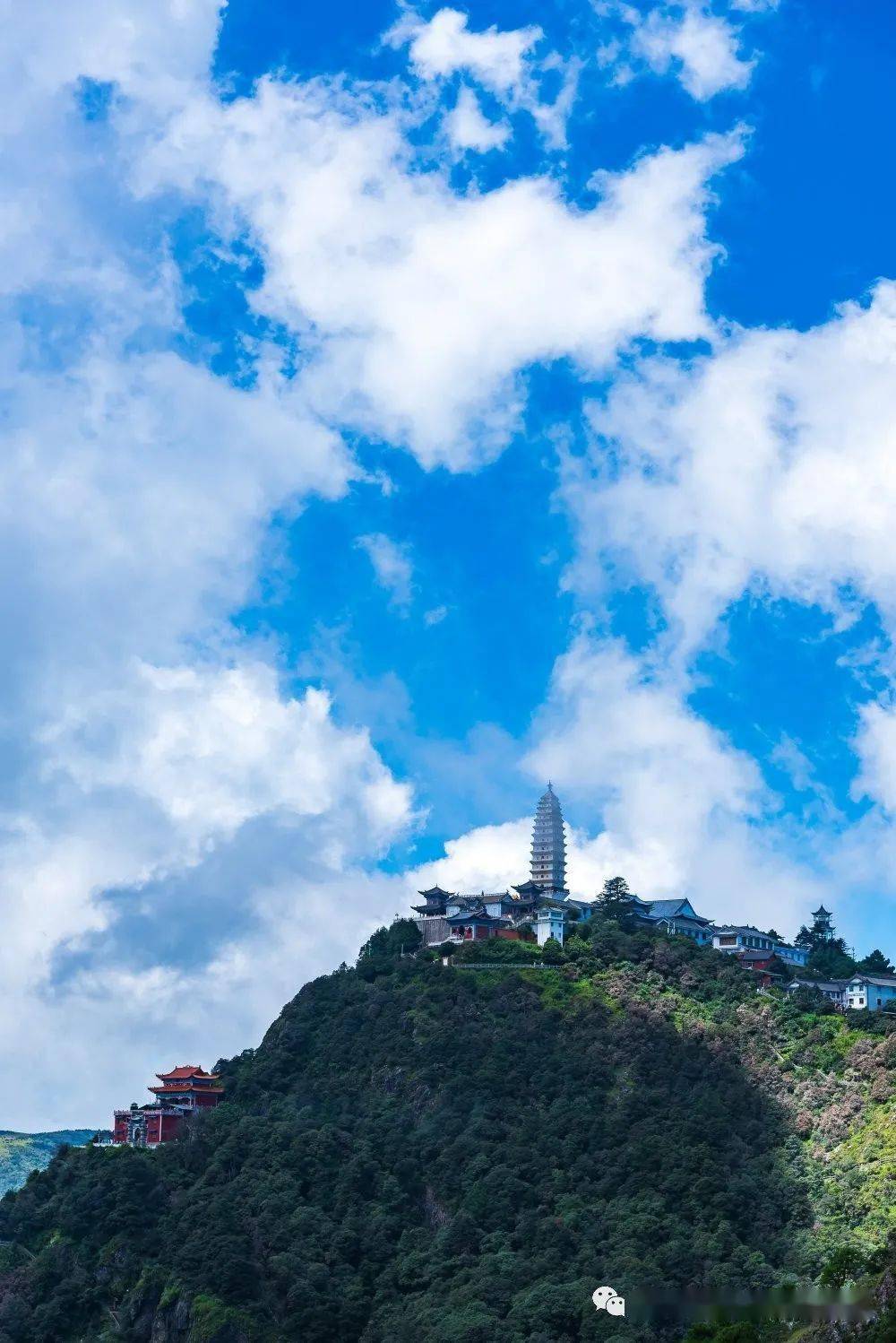 宾川鸡足山景区向全国教师及同学们发出游览景区优免门票的邀请