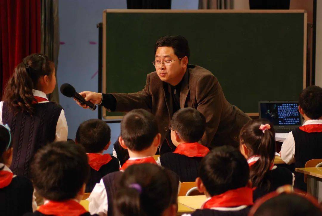 学党史争先进李吉银一辈子做好教育一件事