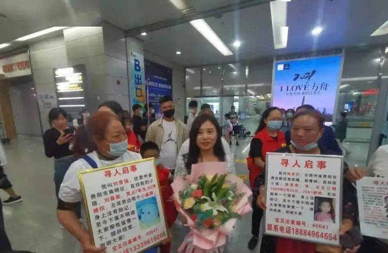 拍视频寻亲女子今天她回家了亲人穿苗族服饰迎接