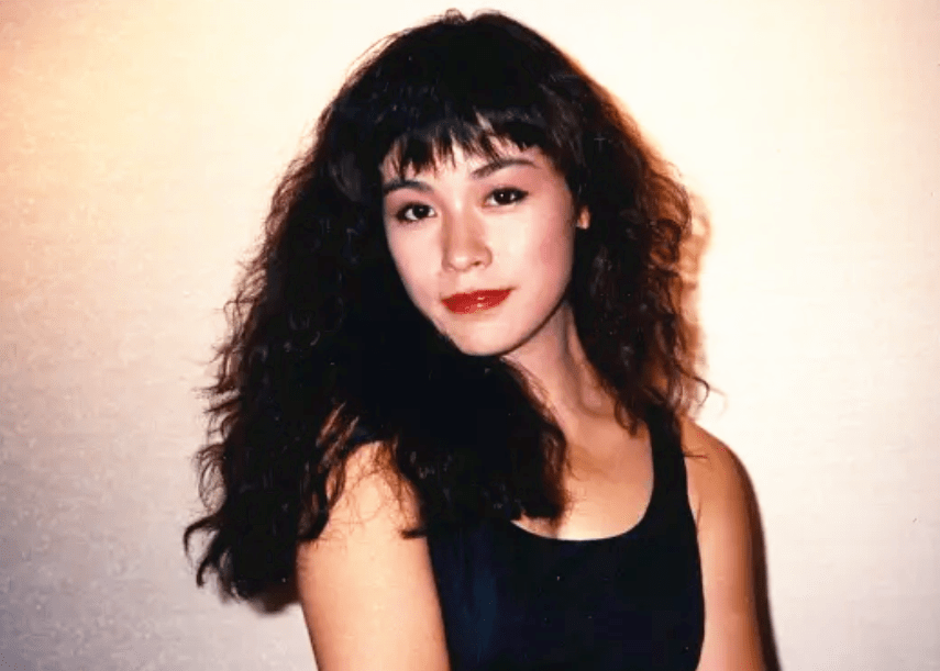 五官深邃,身材高挑,但其实年轻时的林其欣,星味全无,没有以前那么明