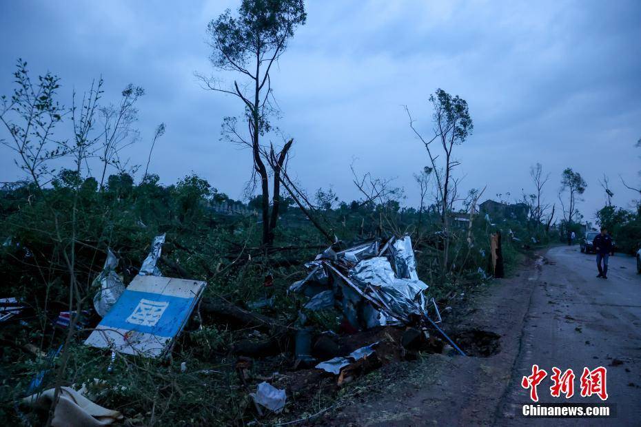 武汉蔡甸区突发龙卷风 已致6人死亡