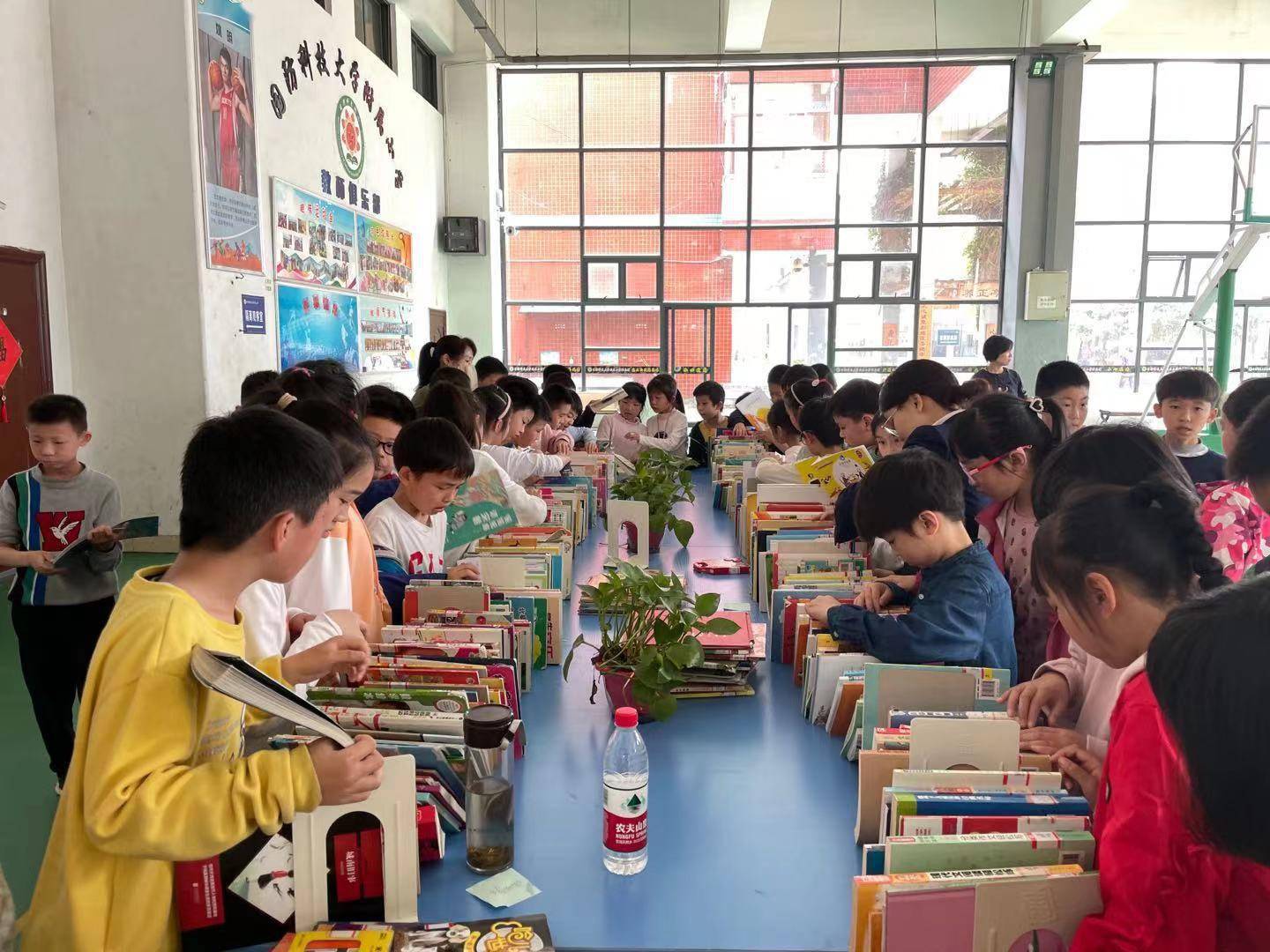 长沙市图书馆深入国防科技大学附属小学开展阅读服务"百师千课"是长沙