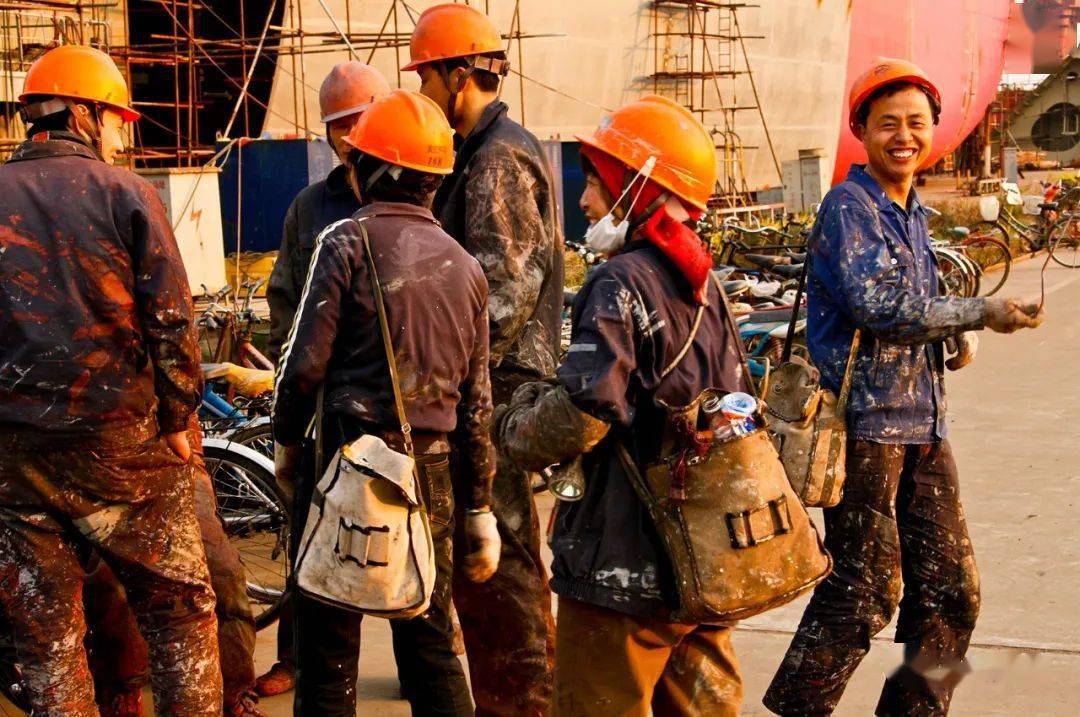 船台进行曲船坞辛勤工作的艺术家