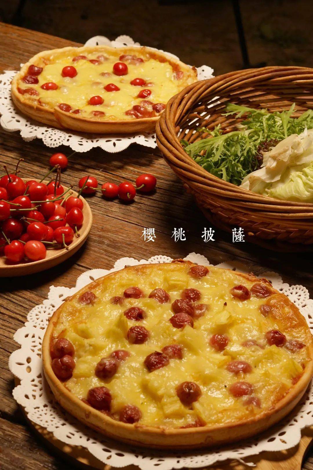 樱桃披萨樱桃红烧肉我们的餐桌就在樱桃园边上,抬头不远处便是挂满