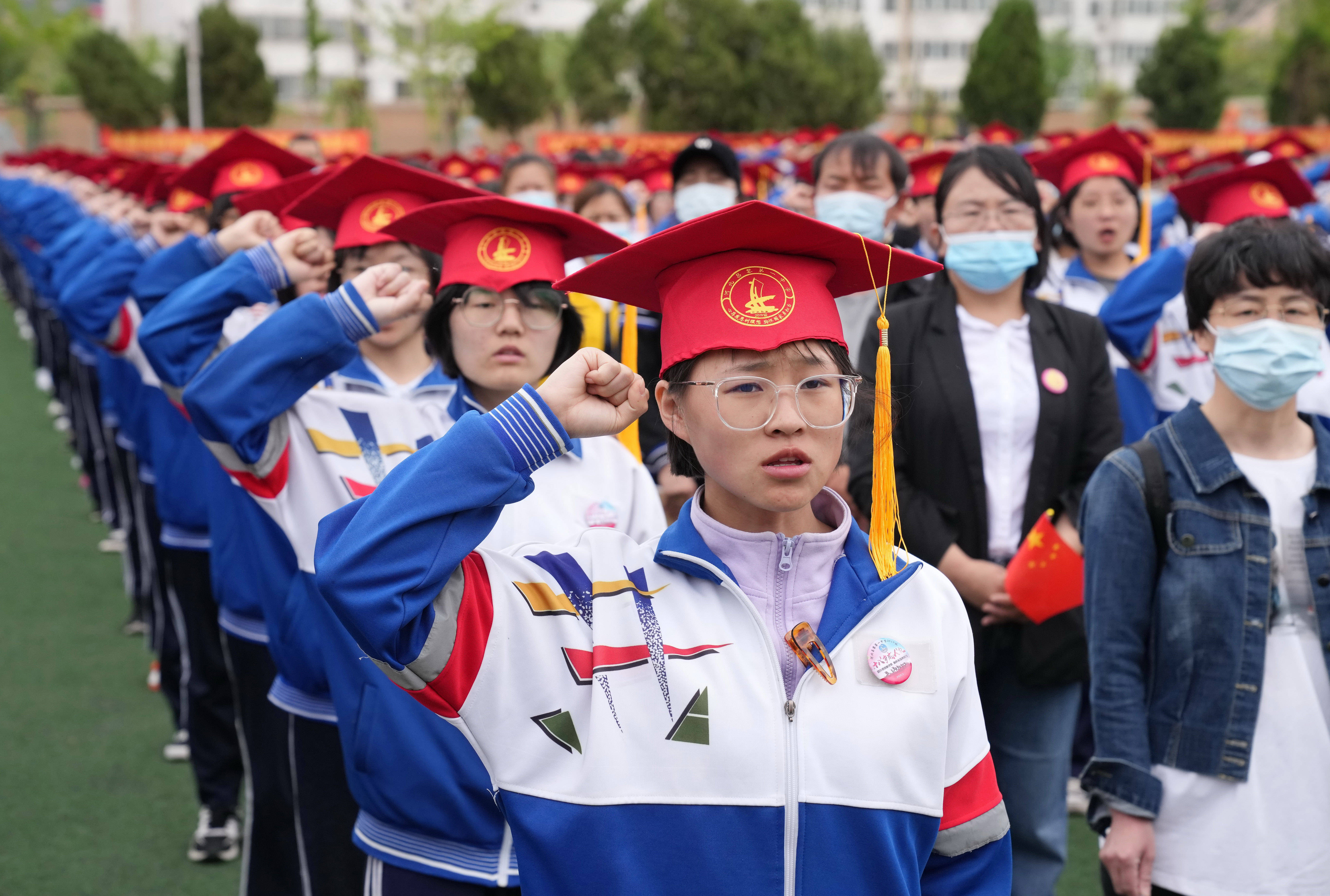 5月16日,在昌黎縣第一中學成人禮主題教育活動現場,參加活動的學生