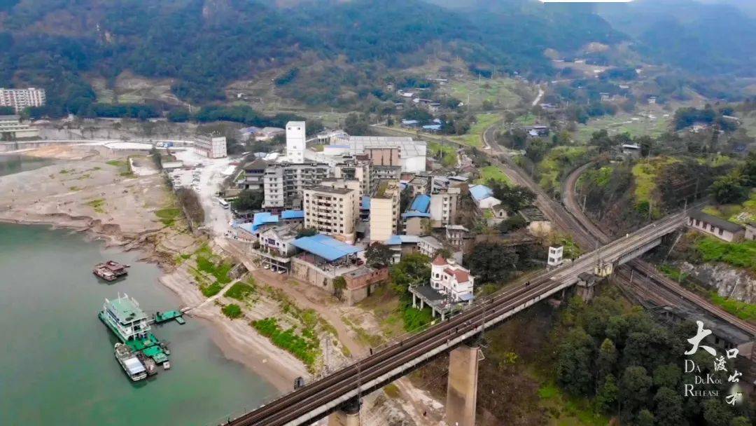 党史学习教育大渡口区红色地名之白沙沱长江铁路大桥