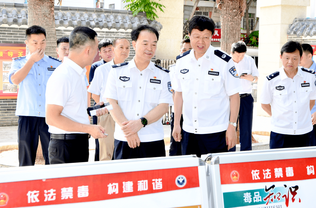 杜航伟一行先后来到三沙市爱国主义教育基地,三沙市公安局,海口市美兰