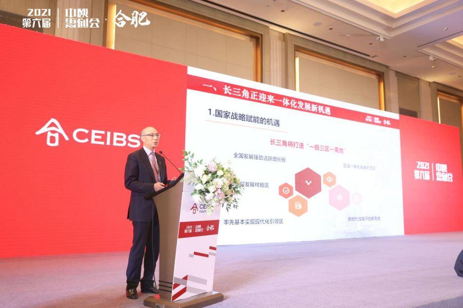 在圆桌讨论环节,池洪校友,吴文利局长,黄丹阳校友以及林巨广等嘉宾,就