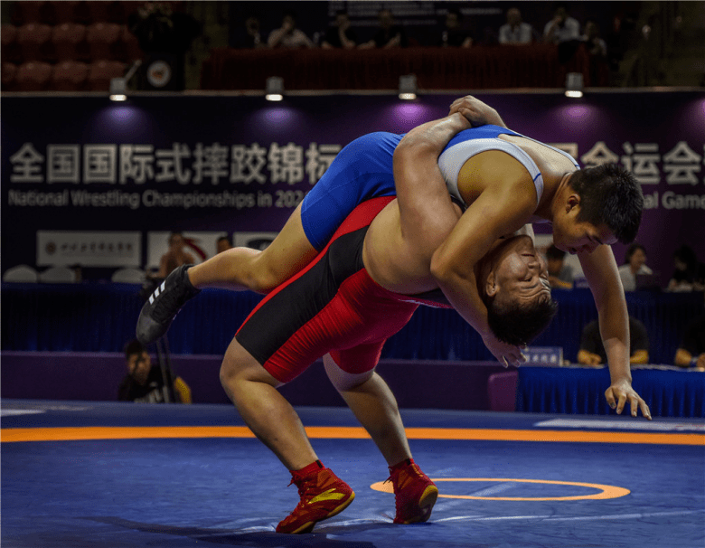 温州今年首个国家级大赛落幕获颁中国摔跤事业突出贡献奖