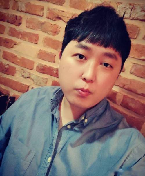 韩国出柜男歌手公开与年下男友的恋情 没想到3天后就分了手 Trot