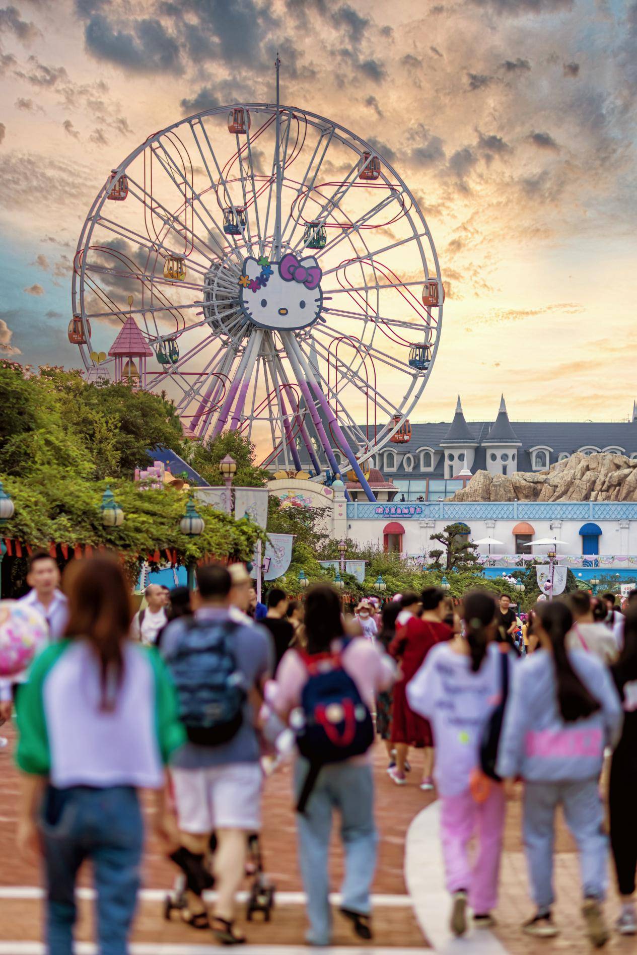 本次lolita秀场&茶会,是hellokitty乐园特别打造的"lolita游园会"系列