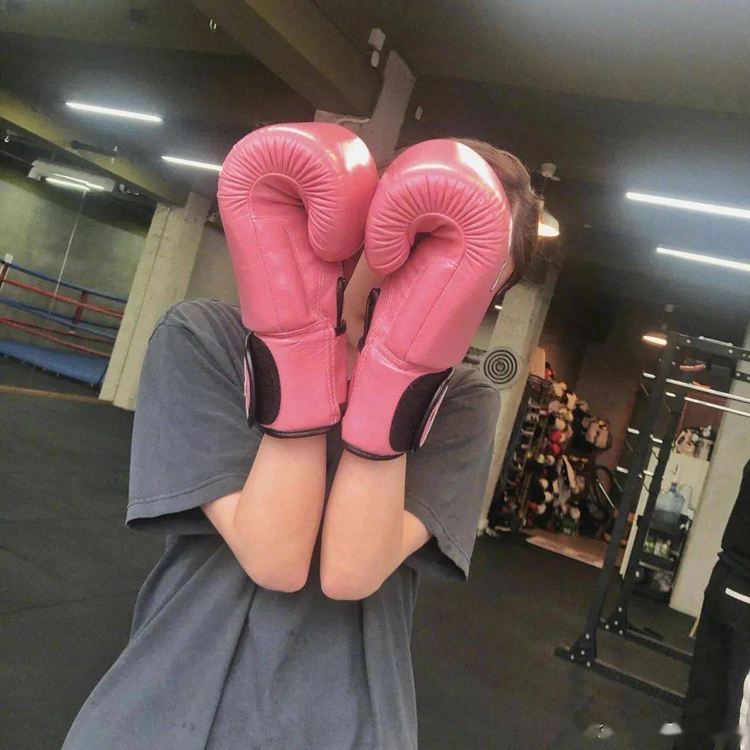 欧阳娜娜不乖了金发吊带又纯又欲难顶