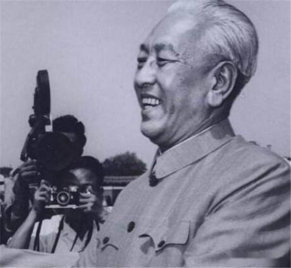 他是我军的武术高手,湘江战役以一当十,后创立了我国的特种部队_耿飚