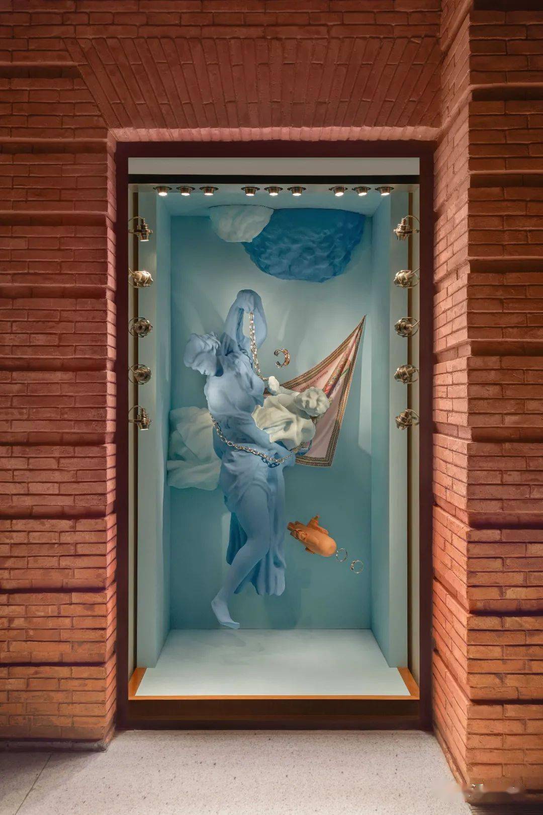 精品战略上海爱马仕之家夏季橱窗艺术展和发布2020年度爱马仕企业基金