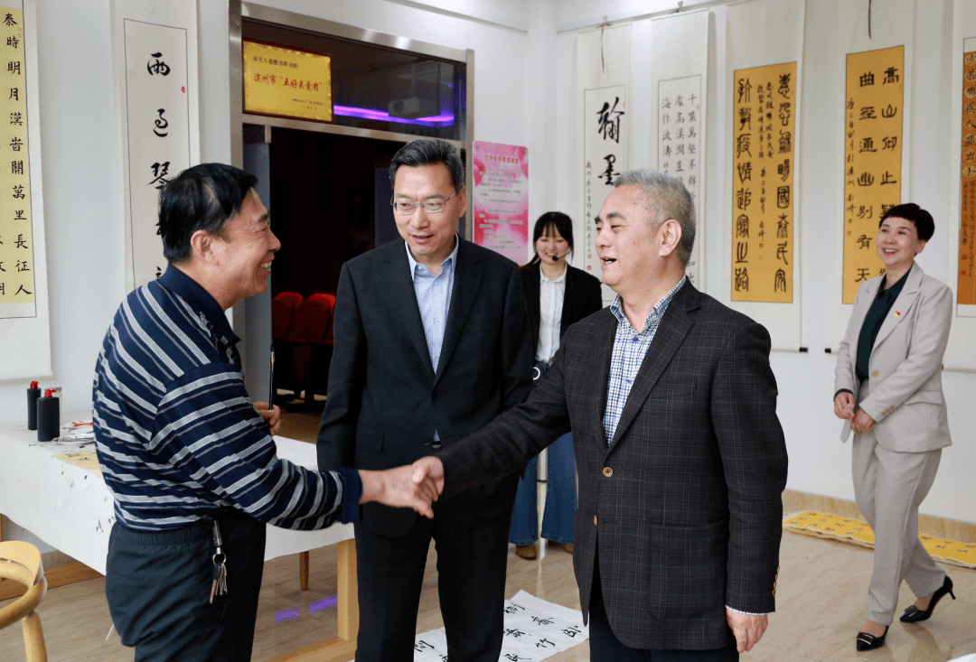 民政部《乡镇论坛》杂志社社长陈日发来滨州调研