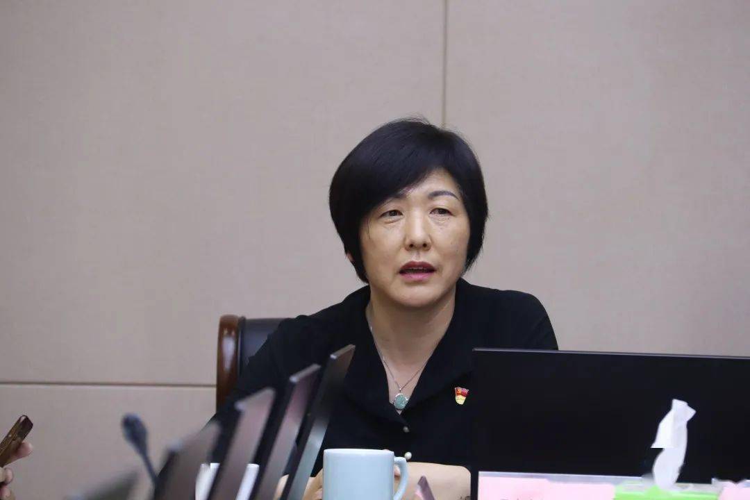 表态发言海盐县人民政府副县长徐胜娟作表态发言徐胜娟副县长对县人大