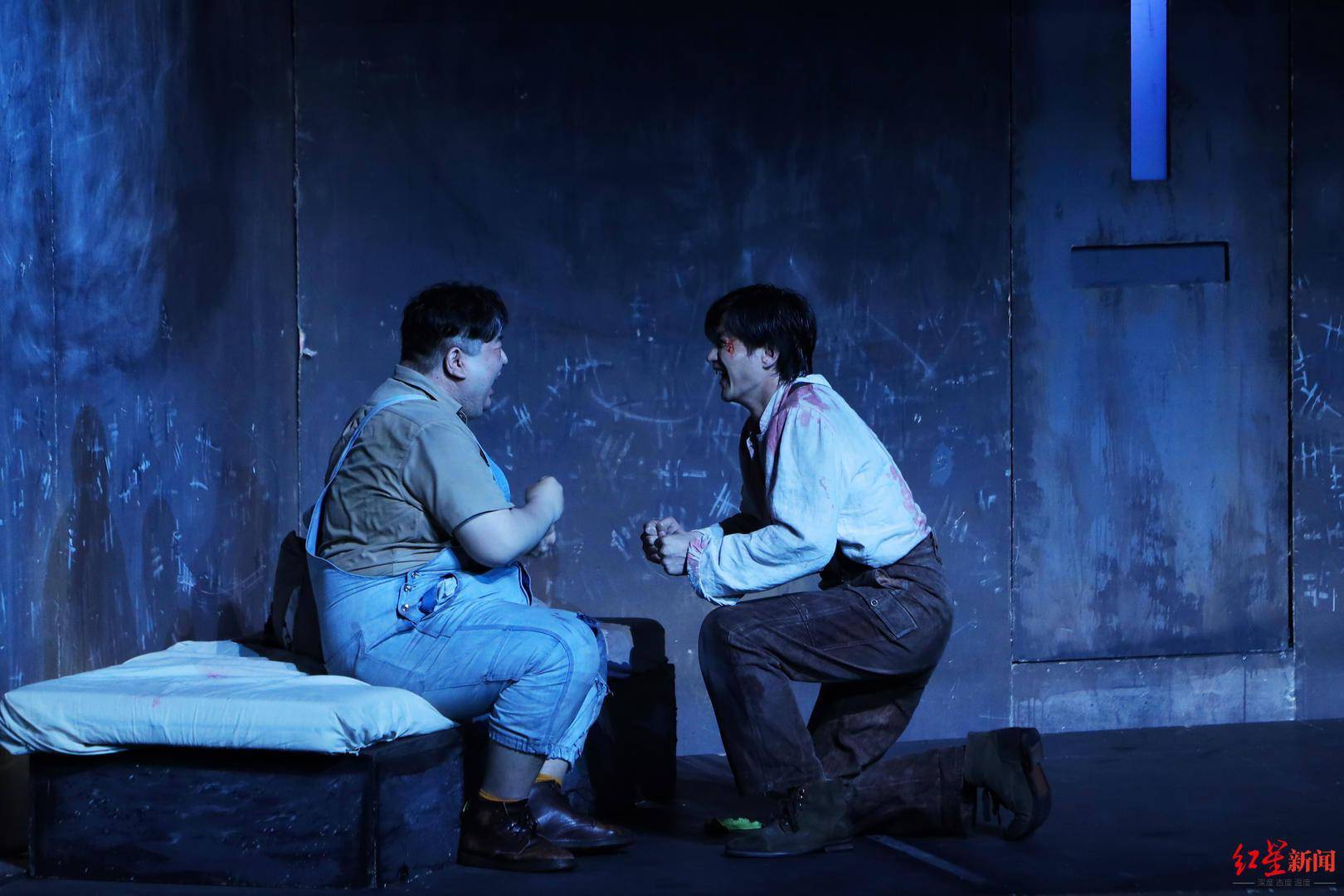 话剧《枕头人》周五成都首演 周一围从观众变主演