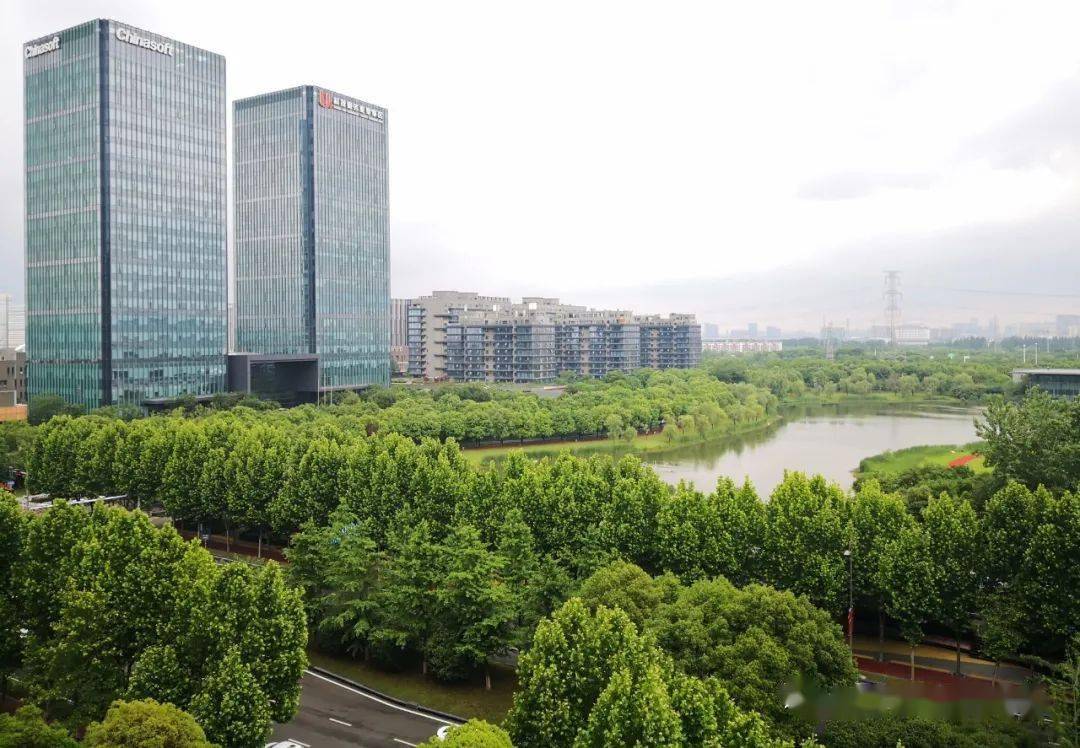 62平方公里的创新创业园,到20平方公里的产业小镇,再到40平方公里的