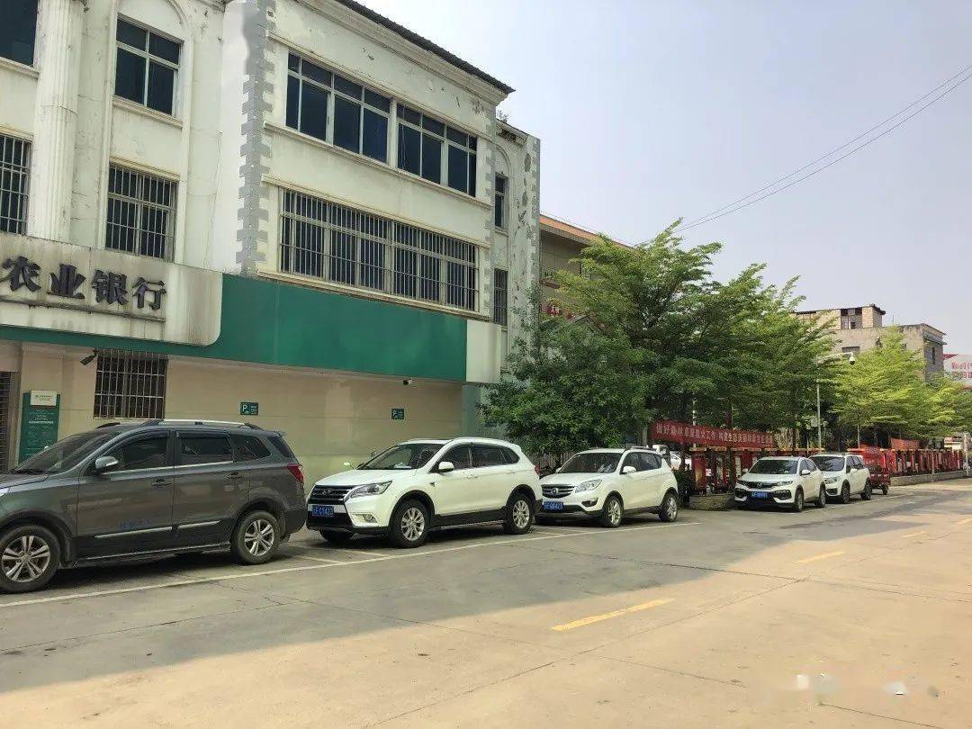 作品名称:《文明停车 》单位:元江县甘庄街道总工会作者:李思贝