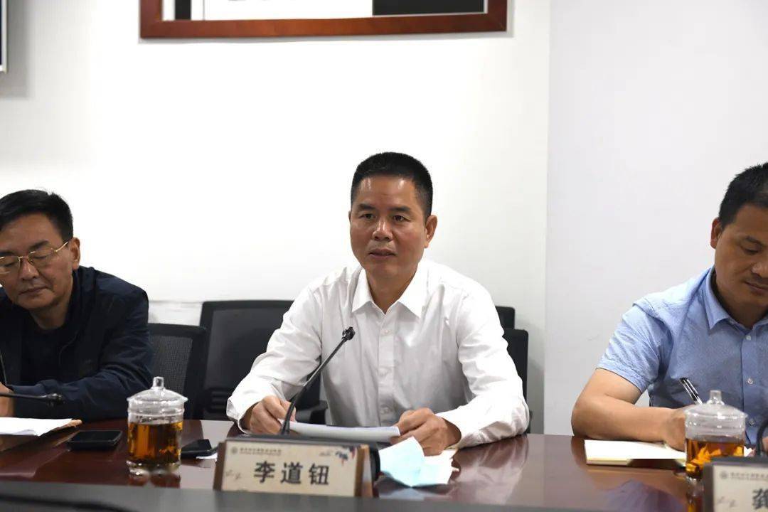 听取汇报后,李道钮充分肯定了市中西医党史学习教育活动取得的成效,并