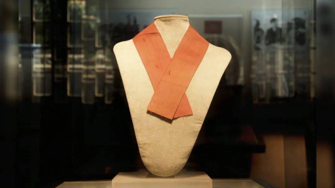 党史学习教育广州起义鲜红的红布带