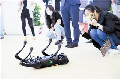 大会|智能大会：互动“黑科技” 观众“嗨体验”