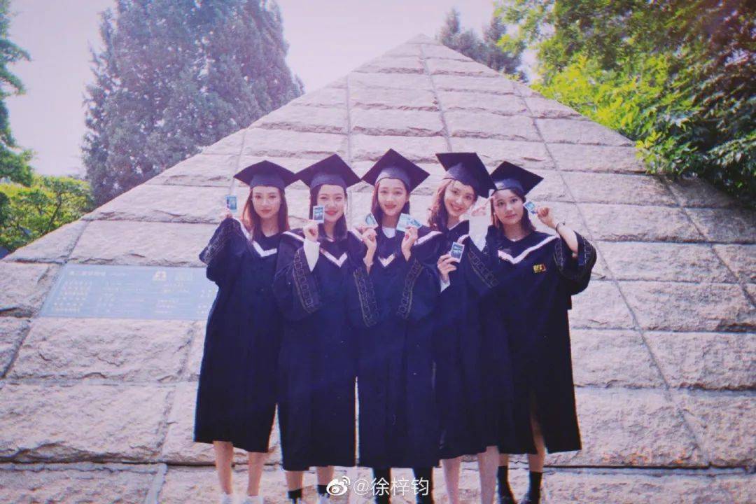 北电毕业照曝光关晓彤王俊凯刷屏热搜