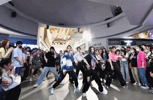 大悦城龙湖万科世茂如何打造超人气后浪营销