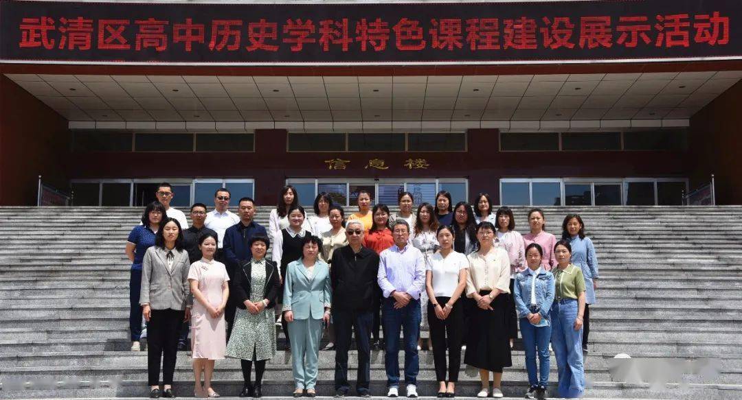 进一步推动青年教师的成长,5月17日上午,由杨村一中,龚玉玲名师工