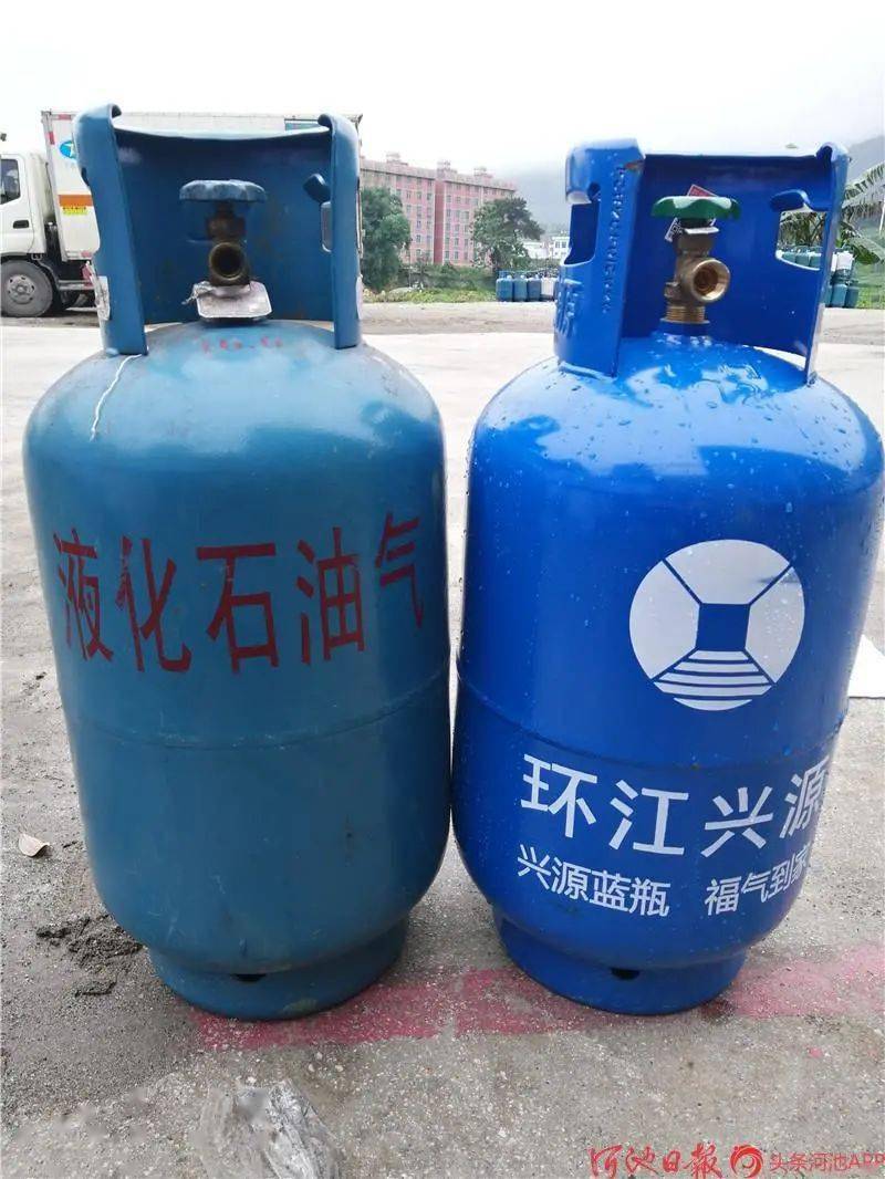 新型智能钢瓶特征:一,蓝色瓶身二,一瓶一码老式燃气瓶特征:一,瓶身