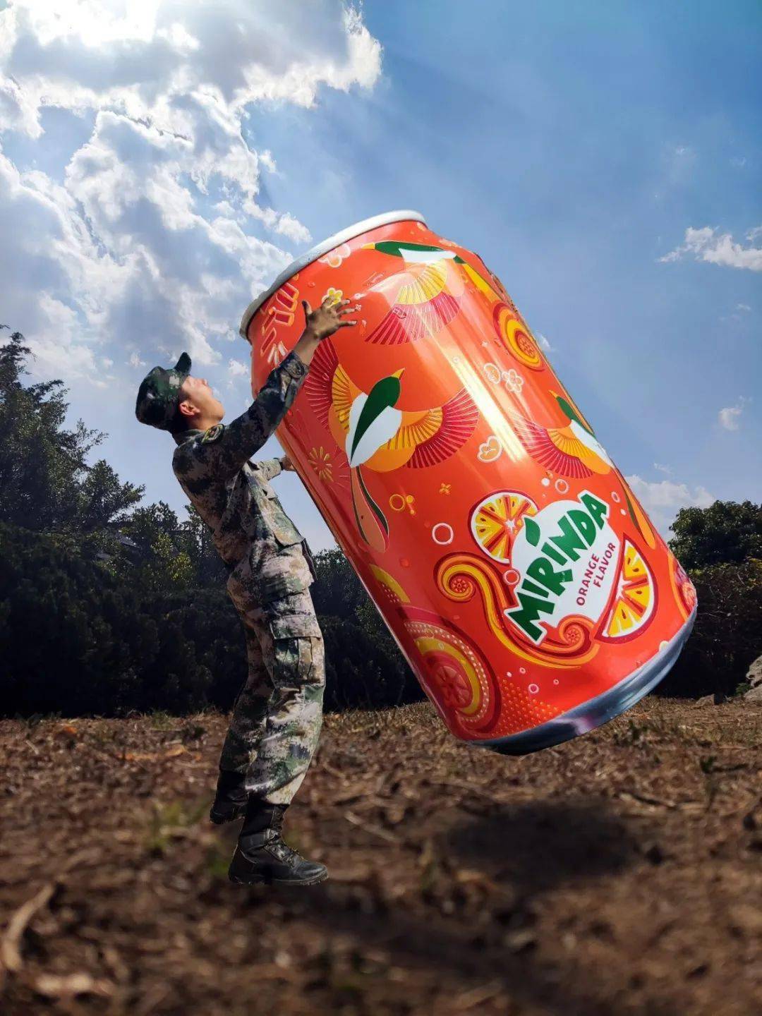 超超超大号的轮胎 会给他带来怎样的挑战呢 冰爽可口的饮料总是喝不够