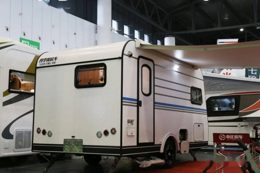 展会闭幕日四季风fs420豪华型配置丰富高性价比不到十万即可开启房车