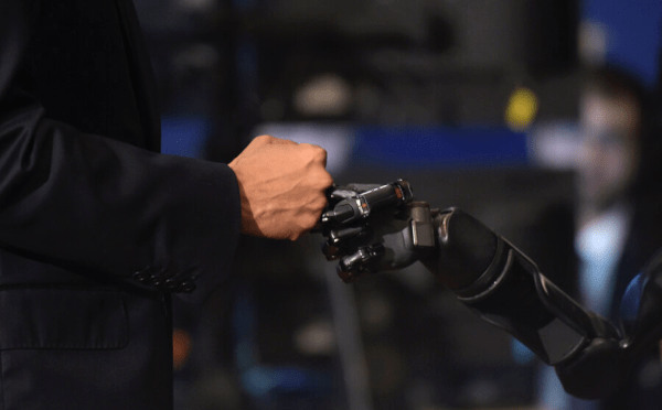 触觉|《科学》：机器臂也能有“触觉”，双向脑机接口改善意念控制