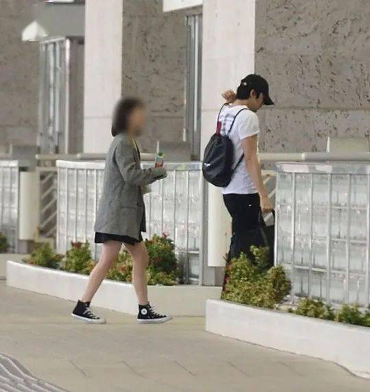 新田真剑佑与7岁年上女友恋情曝光因此还与好友taka绝交