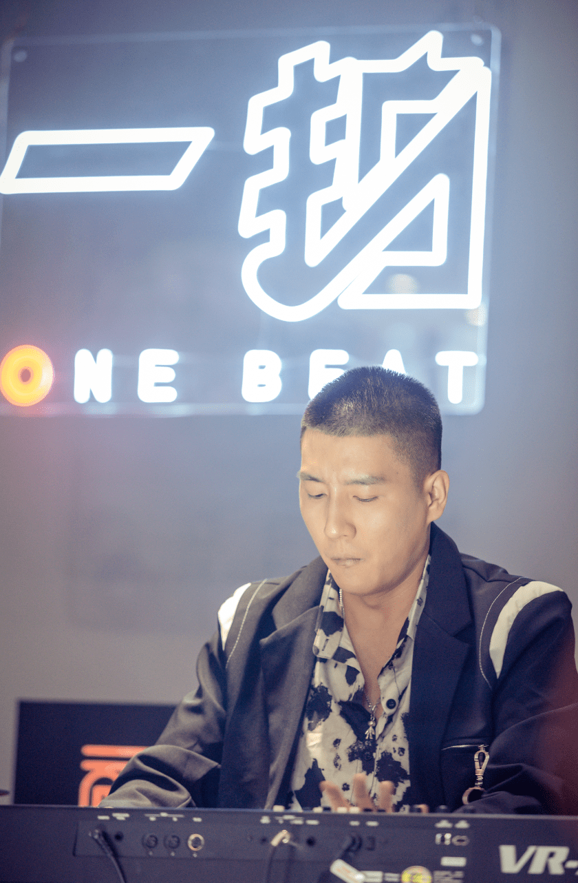 杨策× vr-730!_键盘