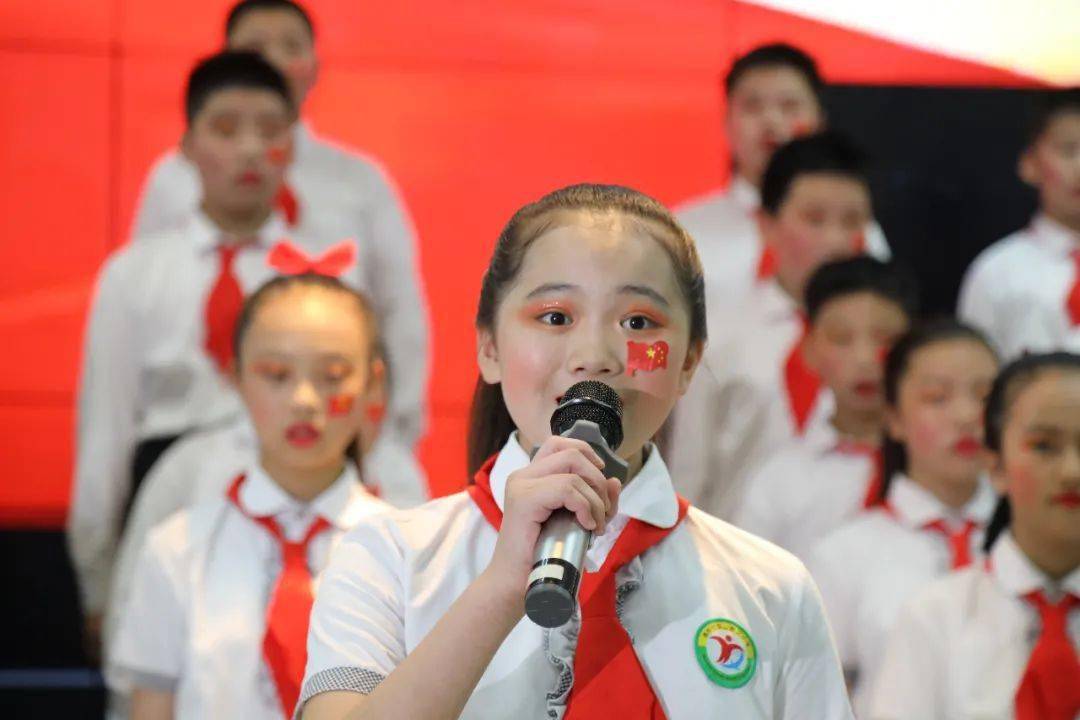 《中国少年梦》《我仰望五星红旗》《弹起我心爱
