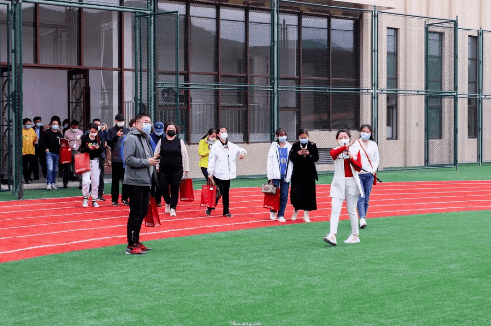 大连王府高级中学【境外课程班】大连王府高级中学毗邻高新区大连天地