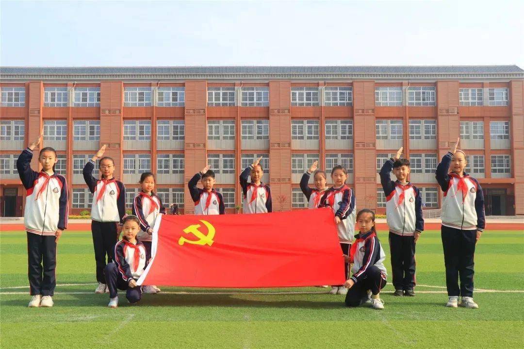 济宁春城小学图片