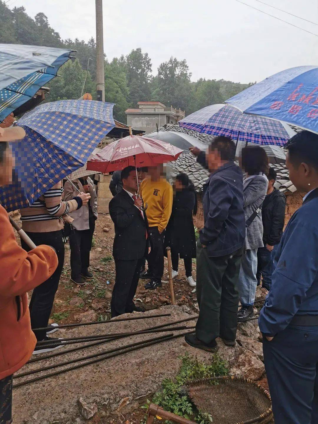 为你们两家这个纠纷我们跑了几趟,目的不是仅仅就事论事,而是要彻底