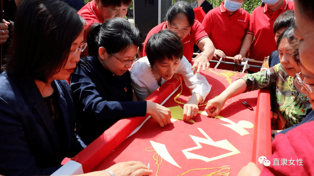 一针一线诉衷情,万人接力绣党旗_活动