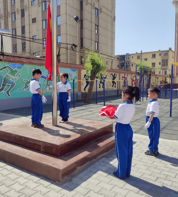 多彩基层民族团结一家亲同心共筑中国梦包钢二十二小民族团结教育主题