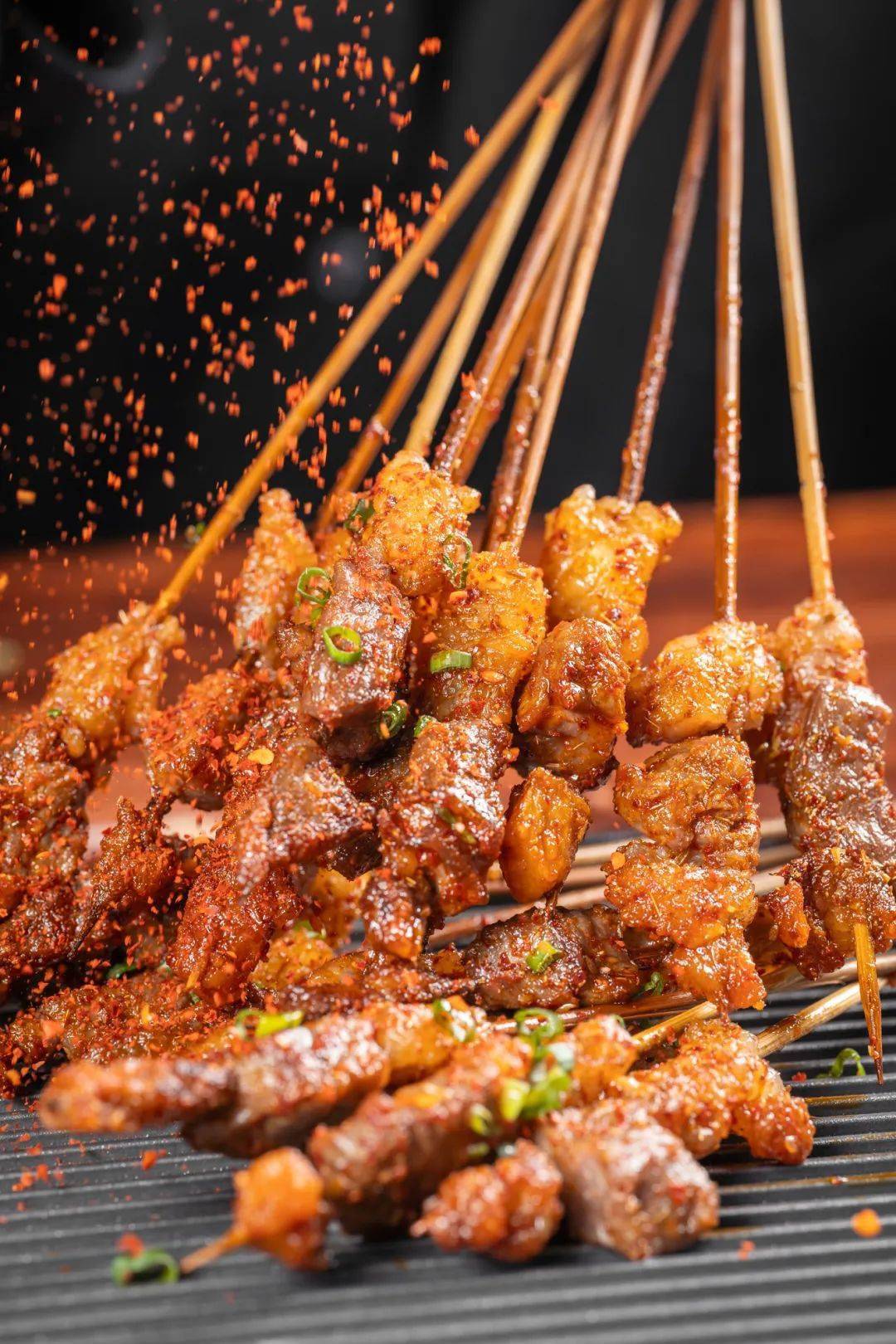 名字叫「烈火牛肉」的它,怎么少得了猛火加持!