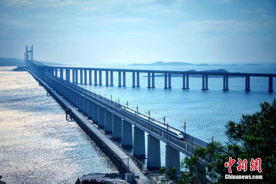 航拍壮观的平潭海峡公铁大桥_新闻网