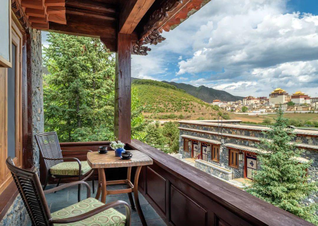 独一无二的秘境之旅睡此生必住的首家松赞林卡端午暑期可用