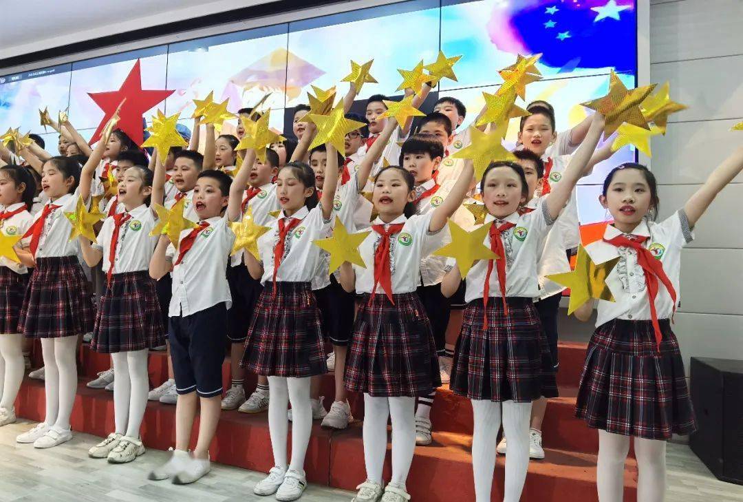 《中国少年梦》《我仰望五星红