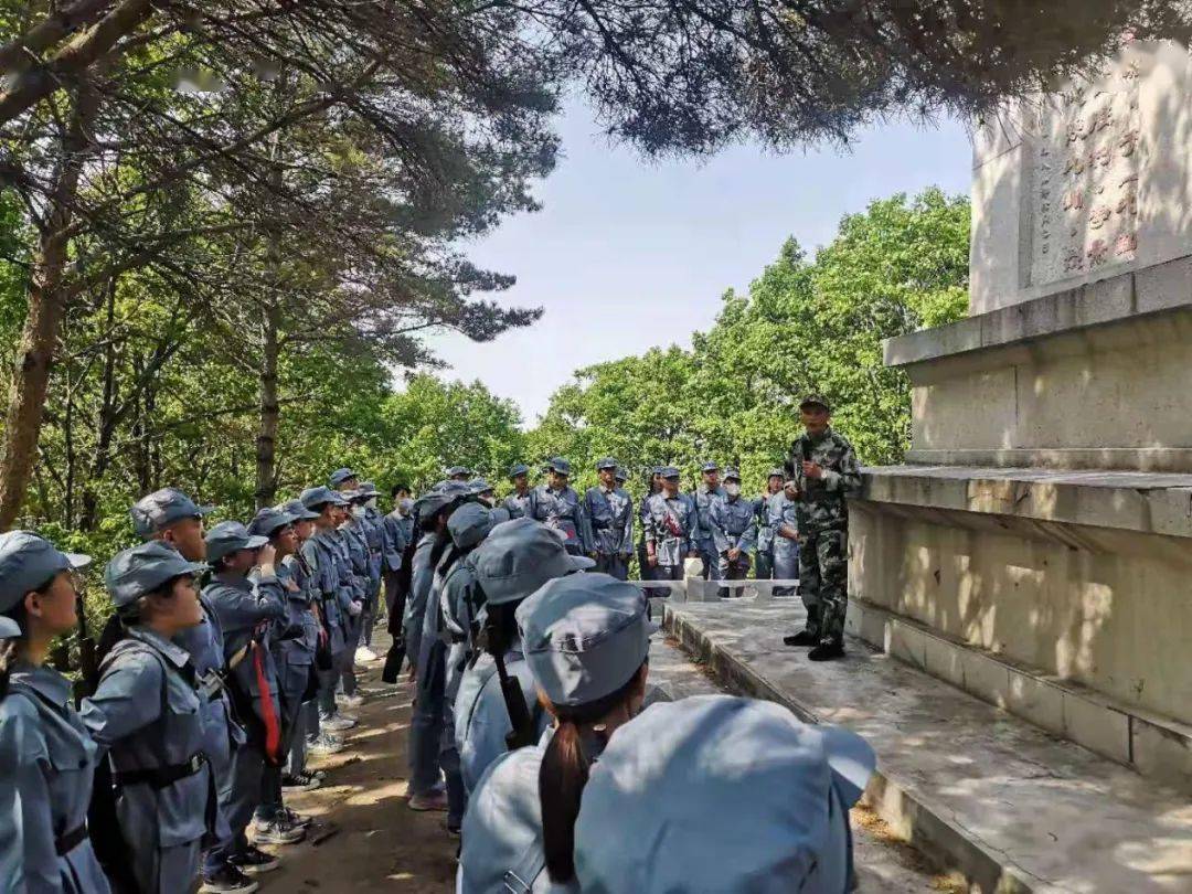 中共蛟河市委黨史研究室潘喜清老師為大家講解拉新戰鬥