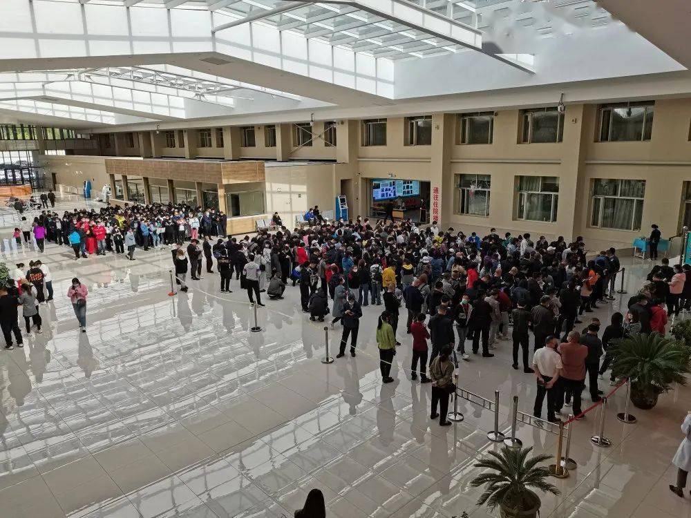 【东胜区人民医院】加班加点坚守在疫苗接种一线的"无名英雄"