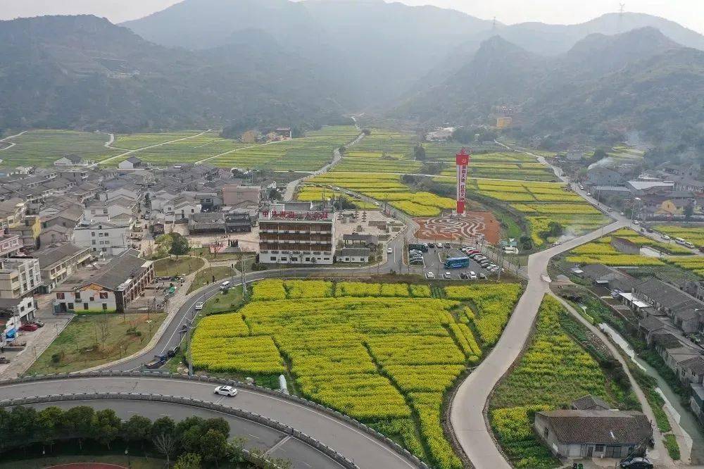 中共浙南第一次代表大会旧址位于温州市瓯海区仙岩街道渔潭村,主要由